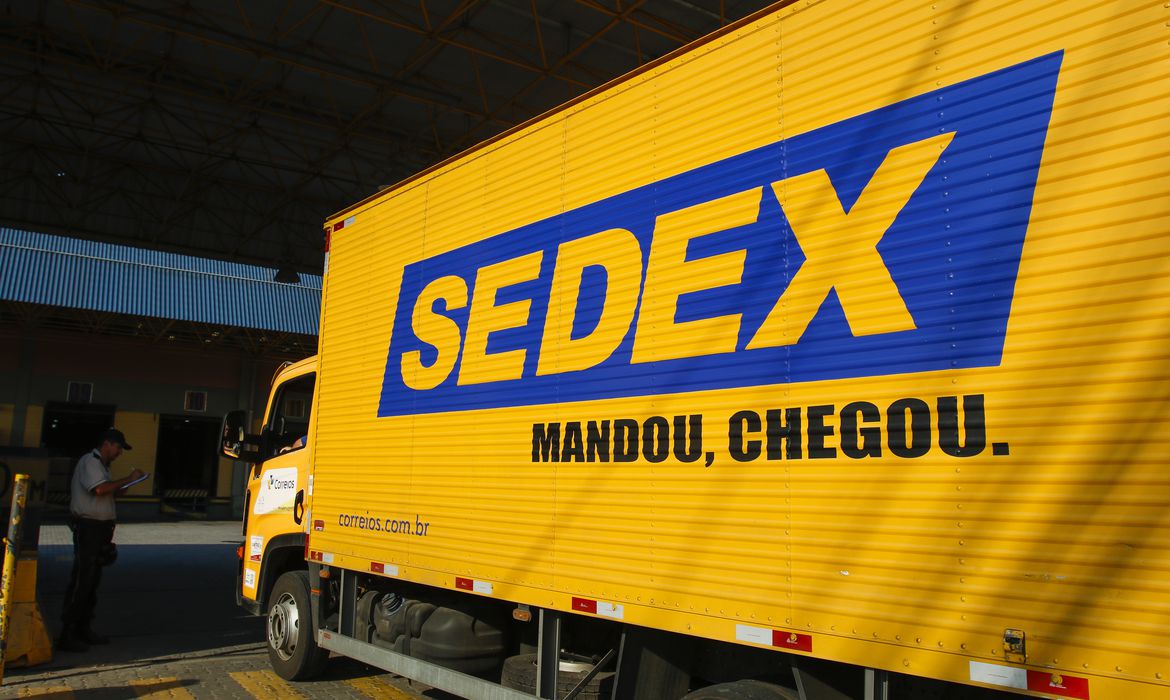 No momento, você está visualizando Correios entrega material de limpeza a hospitais de MG