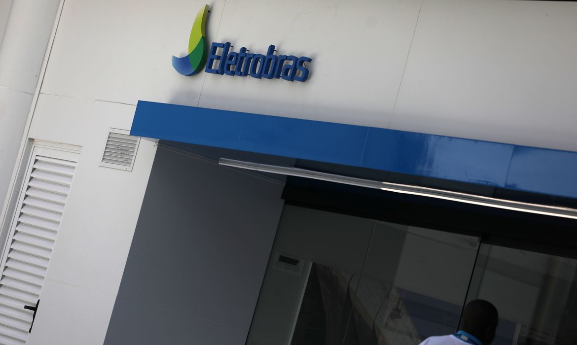No momento, você está visualizando Eletrobras – privatização não garante conta de luz baixa