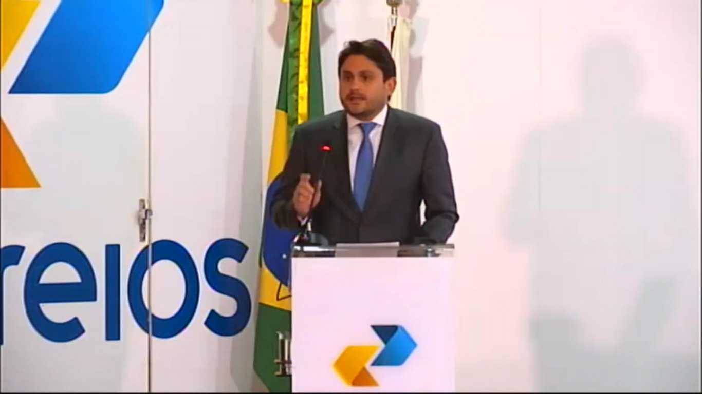 No momento, você está visualizando Ministro das Comunicações saúda empregados dos Correios