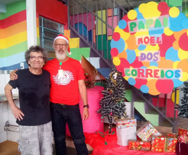 No momento, você está visualizando Entrega de presentes de Natal pela ADCAP Minas