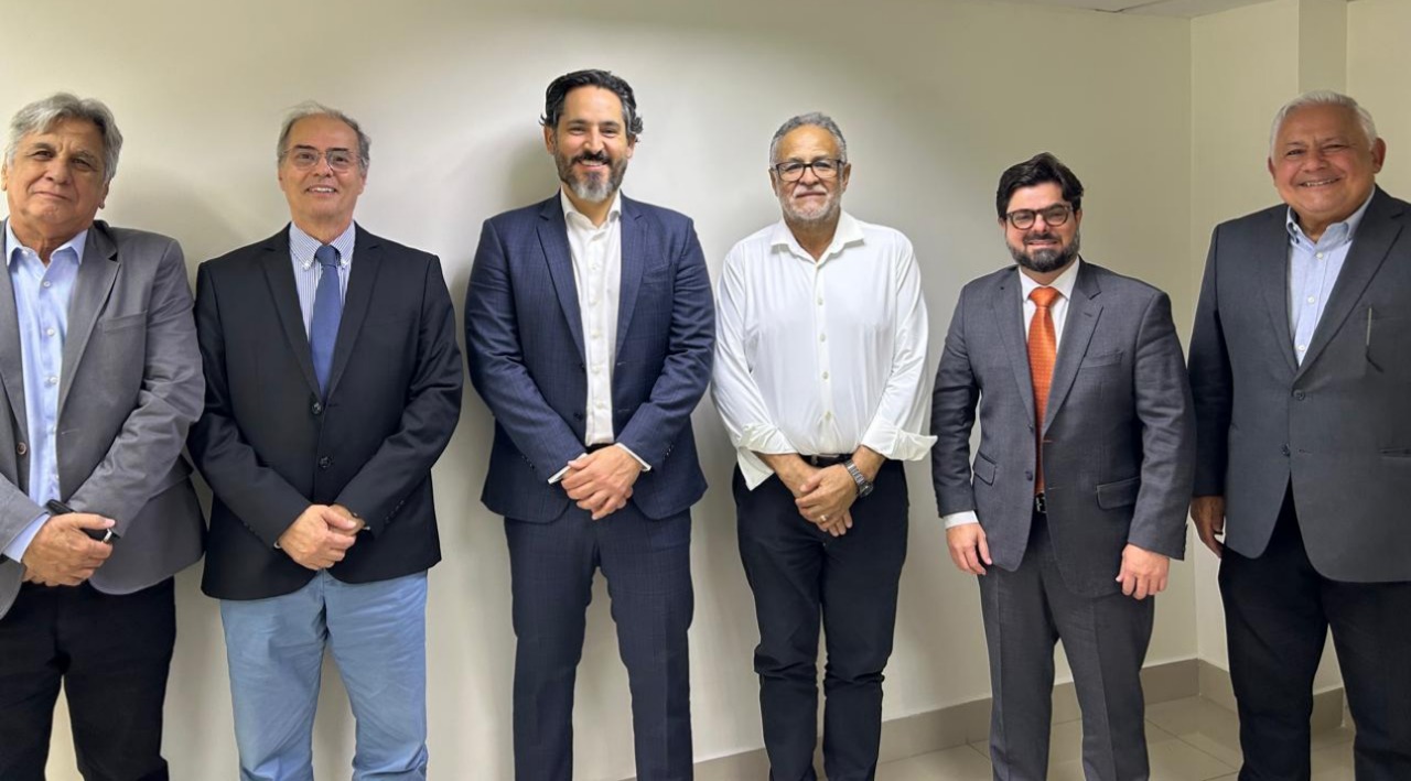 No momento, você está visualizando ADCAP participa de reunião com a Previc